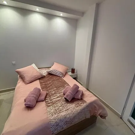 Brooklyn Rose Apartment